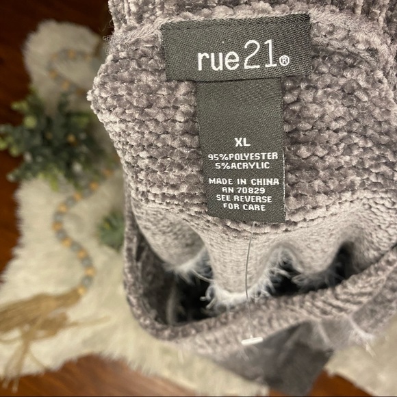 NWOT Fuzzy Striped Sweater XL - Picture 3 of 4